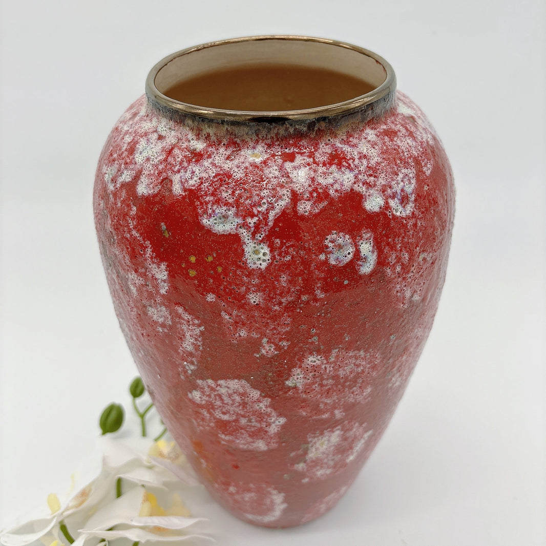 Fashionable Red Frosted Ceramic Oval Vase – Stylish Home Décor