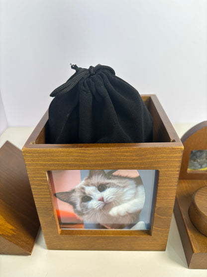 Wooden Pet Urn in House Shape – Customizable Memorial with Replaceable Photo