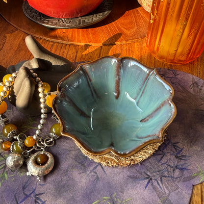 Retro Striped Ceramic Teacup - Unique Wave-Shaped Rim, Vintage-Inspired Design